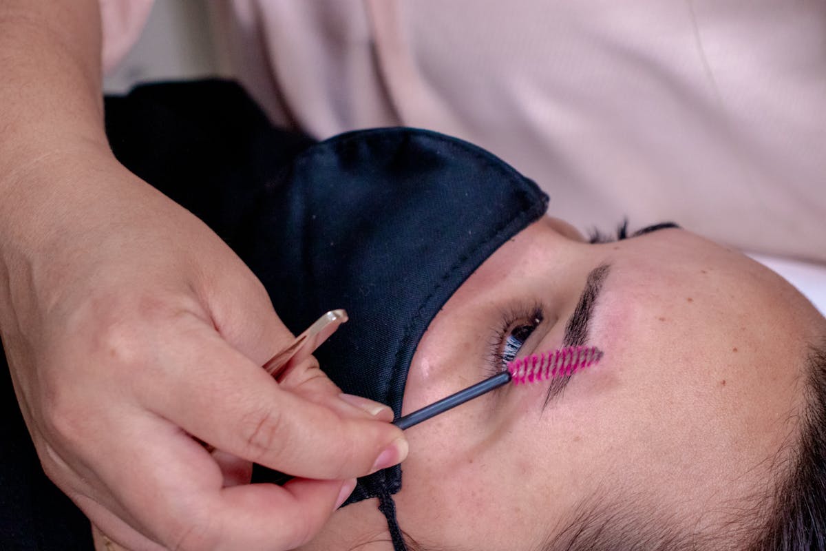 Combo brow hair strokes and powder shading