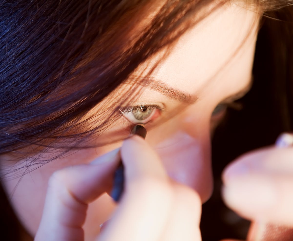 Eyeliner application lash line enhancement invisible liner