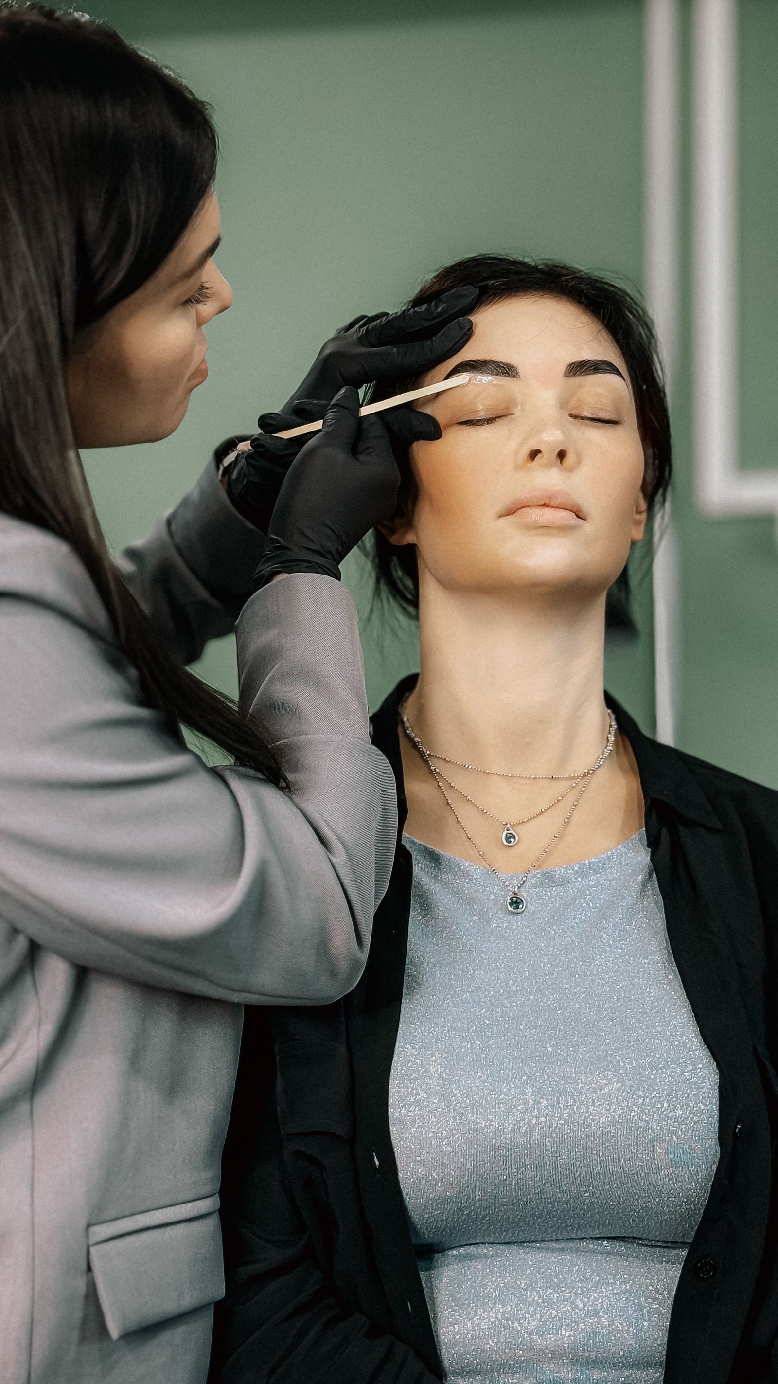 Eyebrow Trim at Shihan Beauty Clinic