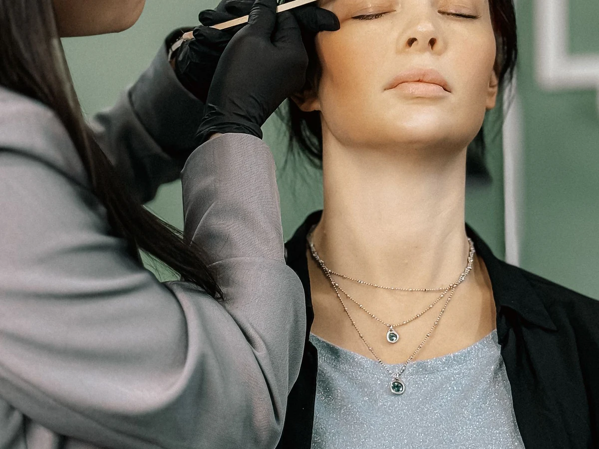 Eyebrow Trim at Shihan Beauty Clinic